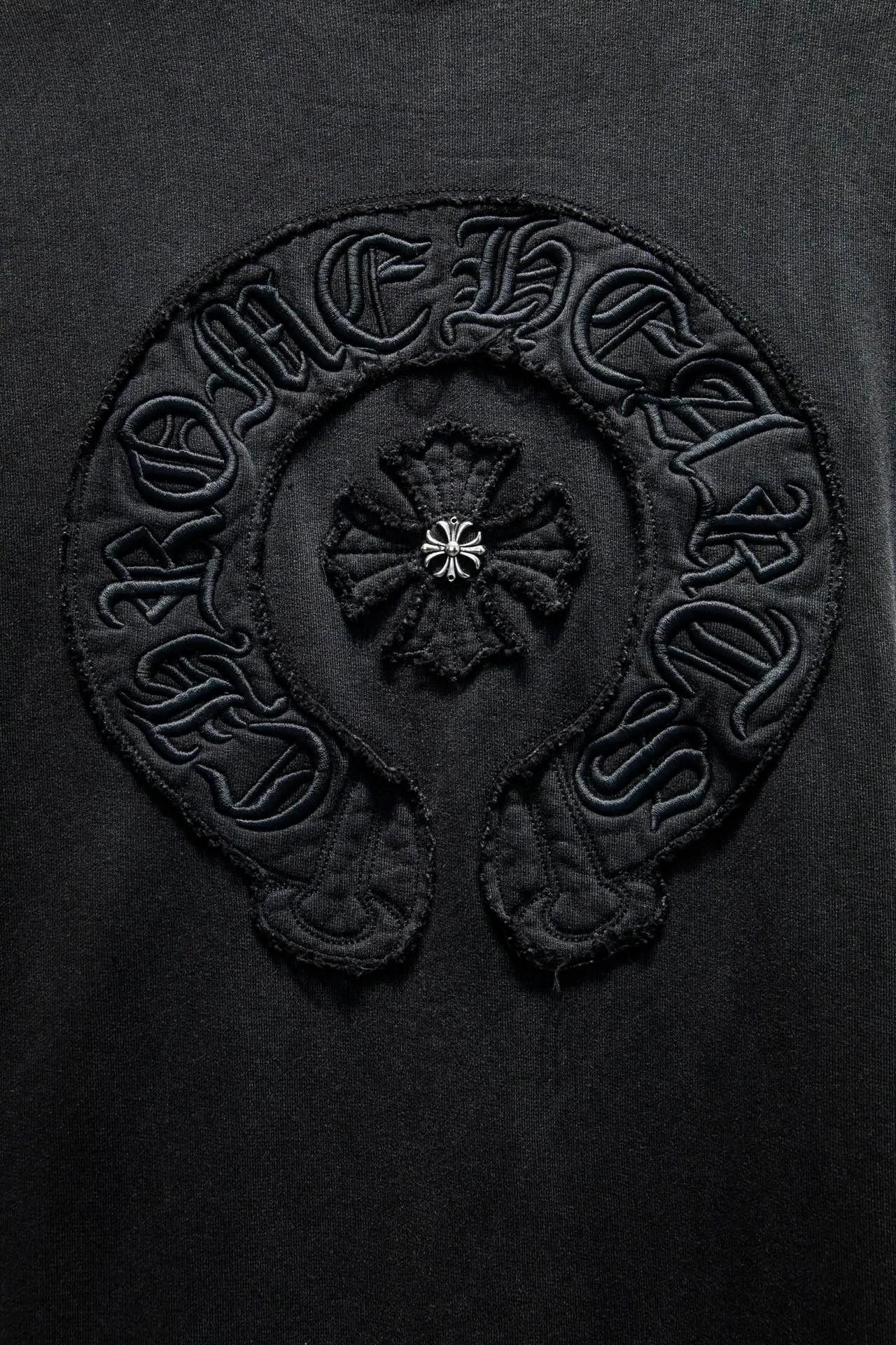 P260 🆕Chrome Hearts Home 420 grams, different from the market, texture is incomprehensible, os version is really charming, Chrome Home is also really unique, every new season's new product version is to the extreme, very practical, can be worn casually, nice✔️ - ⚠️100% cotton, using custom-dyed terry cotton sweatshirt surface, 420g double yarn, comfortable feel Made from imported knitting needle carded cotton, the thickness is moderate, drapey and contoured, making the upper body comfortable! ! It is very tolerant to fat body types and can instantly lose five pounds after wearing it!  Front panel #Back panel hardware elements# The English letters are arranged artistically. Imported Tajima high-density heavy-duty embroidery technology. The fonts are three-dimensional and full. The body is treated with washed and distressed elements, which greatly increases the interest of the clothing; unique visual effects.  Hem Loose closing Double-layer fabric Good closing effect Exquisite hemming Color: washed black, apricot Size: S-M-L-XL